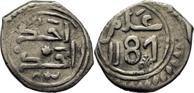Mohamed III. Sin ceca en impronta. Dirham. 1181. Lis/trébol entre el 8 y el 1. Atractiva