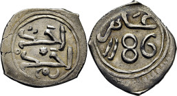 Mohamed III. Sin ceca. Dirham. 1186. En el otro área hélice al pie, anillo y flor. Muy buen ejemplar
