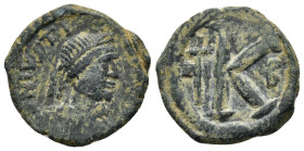 JUSTIN I (518 - 527 AD). Ae. Follis. Nicomedia. 

Obv: DN IVSTINVS PP AYG Diademed, draped, cuirassed bust right. 
Rev. Large K, to left long cross di...