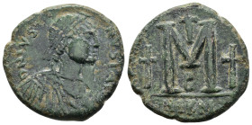 JUSTIN I (518 - 527 AD). Ae. Follis. Nicomedia. 

Obv: DN IVSTINVS PP AVG, pearl diademed, draped, cuirassed bust right 
Rev: Large M, cross to left, ...