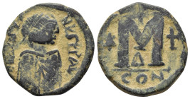 JUSTIN I (518 - 527 AD). Ae. Follis. Constantinople 

Obv : DN IVSTINVS PP AVG; pearl diademed, draped, cuirassed bust right
Rev : Large M, star left,...