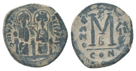 JUSTIN II and SOPHIA, (565-578 AD). Ae. Follis. Constantinople

Obv: DN IVSTINVS PP AVG, Justin on left holding cross on globe and Sophia on right, ...