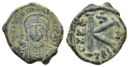 MAURICE TIBERIUS (582-602).Thessalonica. Half Follis.

Obv : D N TIb mAVRC P P AVC.
Crowned and cuirassed bust facing, holding globus cruciger and shi...