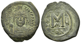 MAURICE TIBERIUS.(582-602 AD). Ae. Follis. Constantinople.

Obv : D N MAVRIC TIЬЄR P P AV.
Crowned facing bust, wearing consular robes and holding map...