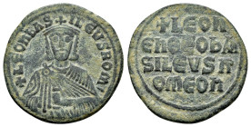 LEO VI.(886-912).Constantinople.Follis.

Obv : + LEOn bAS-ILEVS ROM.
Crowned bust of Leo facing, wearing chlamys, holding akakia in left hand.
Rev : +...