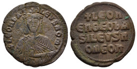 LEO VI.886-912 AD.Constantinople mint.AE Follis

Obv: + LEOn bAS-ILEVS ROM; crowned bust of Leo facing, wearing chlamys, holding akakia in left hand
R...