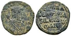 CONSTANTINE VII with ROMANUS I.(913-959).Constantinople.Follis.

Obv : + RωMAҺ ЬASILЄVS RωM.
Crowned facing bust of Romanus, holding globus cruciger a...