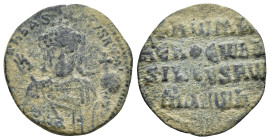CONSTANTINE VII with ROMANUS I.(913-959).Constantinople.Follis.

Obv : + RωMAҺ ЬASILЄVS RωM.
Crowned facing bust of Romanus, holding globus cruciger a...