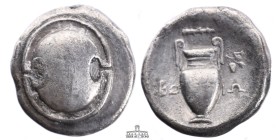 BOEOTIA, Federal Coinage. Circa 395-387 BC. AR Stater (23 mm, 11.26 g). Boeotian shield / Amphora; BO-IΩ across field, grape bunch above; all within i...