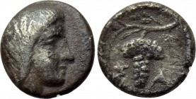 KINGS OF THRACE. Saratokos (Circa 444-424 BC). Obol. 

Obv: Male head right.
Rev: Σ - AP. 
Grape bunch on vine.

Peykov B0350. 

Condition: Ve...