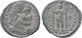 VETRANIO (350). Ae. Thessalonica. 

Obv: D N VETRANIO P F AVG. 
Laureate, draped and cuirassed bust right.
Rev: CONCORDIA MILITVM / A - B / •TSA•....