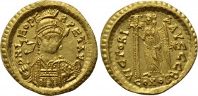 LEO I (457-474). GOLD Solidus. Constantinople. 

Obv: D N LEO PERPET AVG. 
Diademed, helmeted and cuirassed bust facing slightly right, holding spe...