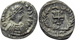 JUSTINIAN I (527-565). 1/4 Siliqua. Carthage. 

Obv: D N IVSTINIANVS P P AC. 
Diademed, draped and cuirassed bust right.
Rev: V - O / M - T in ang...