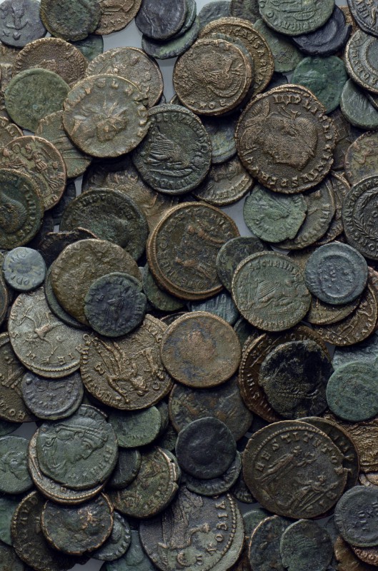 Circa 200 late Roman coins. 

Obv: .
Rev: .

. 

Condition: See picture....