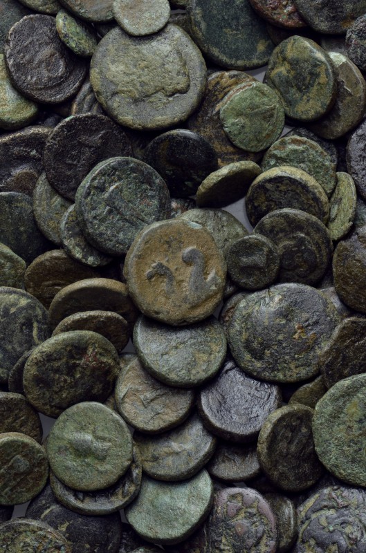 Circa 225 Greek coins. 

Obv: .
Rev: .

. 

Condition: See picture.

We...