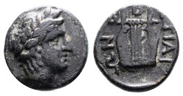Macedon. Chalkidian League. Olynthos, circa 432-348 BC. Bronze ( 15 mm, 4.09 g.). Laureate head of Apollo to right. Rev. Tripod; ΧΑΛΚΙ-ΔΕΩΝ around. SN...