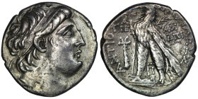 SELEUKID KINDS. Antiochos VII Euergetes (Sidetes) (138-129 BC). Tyre. Dated SE 182 (131/0 BC)
AR Tetradrachm (28mm, 13,54g)
Obv: Diademed and draped b...