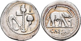 Gaius Iulius Caesar (49/48 v.Chr.): AR-Denar 49-48, 3,94 g, Elefant nach rechts gehend, eine Schlange zertretend / Opfergeräte, Kampmann 1.8, Crawford...