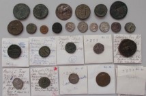 Römische Kaiserzeit: Lot von 25 meist römischen Münzen, enthalten sind u. a. Denare, Sesterze und Asses, manche davon bestimmt, gekauft wie gesehen, k...
