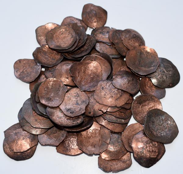Byzanz: Lot 69 Münzen aus Byzanz, Elektron / Billon Aspron Trachy. Alle unbestim...