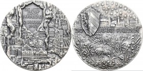 Medaillen Deutschland: Nürnberg: Silbermedaille 1995, von Veroi, auf 50 Jahre Frieden, 50 mm, 79,86 g, prägefrisch.
 [taxed under margin system]