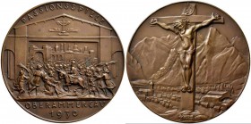 Medaillen Deutschland: Oberammergau: Bronzemedaille 1930, von Karl Goetz, auf die Passionsspiele in Oberammergau. Gekreuzigter vor Stadtansicht / Einz...