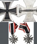 Drittes Reich 1933-1945: Lot 3 Stück; Kriegsverdienstkreuz mit Schwertern 2 Klasse, Zink bronziert am ror/weiß/schwarzem Band, leichter Zinkfraß / Ehr...