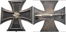 Orden & Ehrenzeichen: Drittes Reich 1933-1945: Eisernes Kreuz 1 Klasse 1939, im Originaletui, mit Verleihungsurkunde vom 8. September 1944.
 [taxed u...