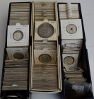 Alle Welt: Ein Lot mit geschätzt über 200 Münzen aus aller Welt, dabei einige Silbermünzen, überwiegend Anfang des 20. Jhd. Die meisten Münzen sind be...