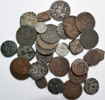 Indien: Lot über 30 unbestimmte Münzen überwiegend aus Mittlerem Osten wie Indien und Nepal.
 [taxed under margin system]