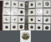 Malaiische Staaten: Ein Album mit 180 unbestimmten Münzen der malaiischen Staaten / Malaysia Tin Coins. Alle Münzen in Münzrämchen, augenscheinlich je...