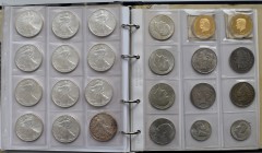 Vereinigte Staaten von Amerika: Ein Album mit diversen Münzen aus den USA, dabei viele Silbermünzen. Vom Dime, über Quarter und Kennedy Half Dollar, z...