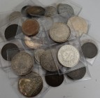 Frankreich: Lot 44 Münzen, Medaillen und Jetons in Silber und Bronze, u.a. dabei: 5 Francs 1814, 5 Francs 1822, 5 Francs 1850, Silber-Jeton 1705, und ...