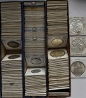 Tschechoslowakei: Sammlung Kleinmünzen und Gedenkmünzen der Tschechoslowakei ca. 1923-1980 sowie Slowakische Republik 1939-1945. Ca. 150 Kleinmünzen s...