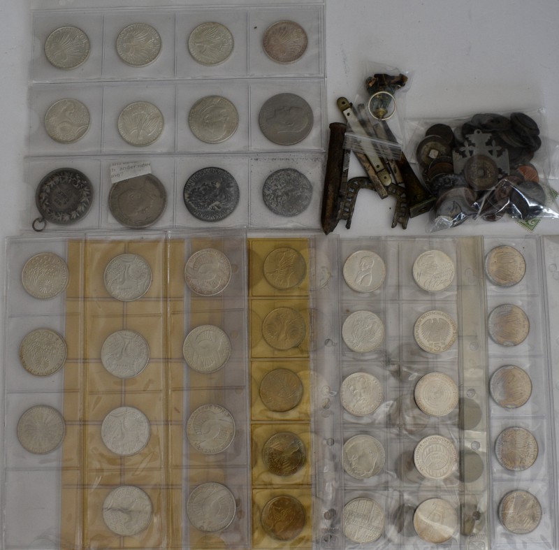 Deutschland: Kleiner Nachlass, meist 5+10 D-Mark Münzen, sowie Kleinmünzen aus a...