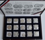 Altdeutschland und RDR 1800 - 1871: Hochwertige Holzkassette mit 15 Münzen aus der Serie (Deutsche Post) Deutsche Taler von 1800 - 1871. Krönungstaler...