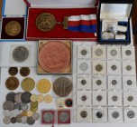 Medaillen: CSSR: Ein Lot an Medaillen, Jetons, Abzeichen sowei ein paar Münzen aus der Tschechoslowakei.
 [taxed under margin system]