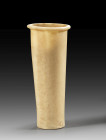 Tall cylindrical alabaster vessel. H 29,9cm. Early Dynastic Period - early Old Kingdom, ca. 2900 - 2600 BC. Intact. Beautiful reduced shape! Elegantes...