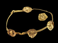 Goldarmband. Griechenland, 5. - 4. Jh. v. Chr. oder später. Schmales Goldband mit aufgenieteten Rosetten, eine davon lose. 3.96 g. Intakt. Golden brac...