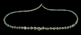 Halskette mit Fayenceperlen. Ägyptisch, Spätzeit, ca. 650 - 300 v. Chr. L 74cm. Bestehend aus türkisen Fayenceperlen in verschiedenen Größen, die anth...
