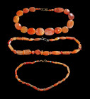 Sammlung Halsketten aus Karneolperlen. Westasiatisch, 2. - 1. Jt. v.Chr. L 42 - 57cm. Davon eine mit facettierten, röhren-, rhomben- und scheibenförmi...