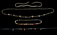 Sammlung Halsketten aus unterschiedlichen Perlen. L 42 - 88cm. Aus Glas-, Fritte- und Steinperlen unterschiedlicher Formen. Nordafrikanisch, phönizisc...