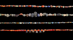 Sammlung Halsketten. L 44 - 53cm. Eine Kette vorwiegen aus facettierten Karneolperlen, die anderen aus Glas-, Stein- und Achatperlen unterschiedlicher...