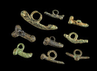 Sammlung römischer Phallusanhänger aus Bronze. Kaiserzeitlich, 1. - 3. Jh. n. Chr. L 2,8cm - 6cm. Acht einfache Phalloi, ein Doppelphallus. 9 Stück! D...