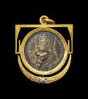 Anhänger mit parthischer Drachme. Fassung modern, Drachme 99/8 - 91 v. Chr. H gesamt 3,3cm, ø Drachme 1,8cm. Drachme des Partherkönigs Mithradates II....