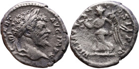 Septimus Severus (193-211) Denarius Obv: Laureate, draped bust of emperor. Rev: Victory walking left

18mm 3,12g
