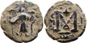 al-Malik ibn Marwan (687-705), Byzantine style folis Obverse: Imperial figure holding globe and cross Reverse: M and inscription

20mm 4,50g