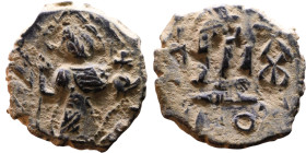 Constans II (641-668) Follis. Obverse: Imperial figure holding cross and globus Reverse: m and inscription

20mm 4,18g