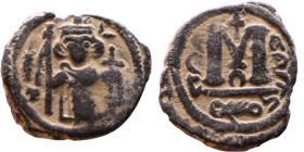 al-Malik ibn Marwan (687-705), Byzantine style folis Obverse: Imperial figure holding globe and cross Reverse: M and inscription

20mm 4,78g

Arti...
