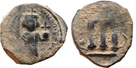 Constans II (641-668) Follis. Obverse: Imperial figure holding cross and globus Reverse: m and inscription

20mm 3,94g